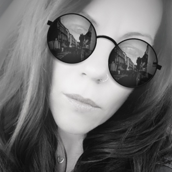 Meet your Posher, Ronette - Picture 1 of 1